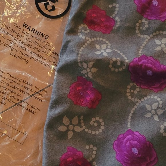 Gray skirt, purples roses pattern, size L - Picture 3 of 7